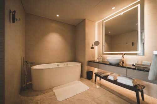 Comment installer une baignoire à moindre frais ?