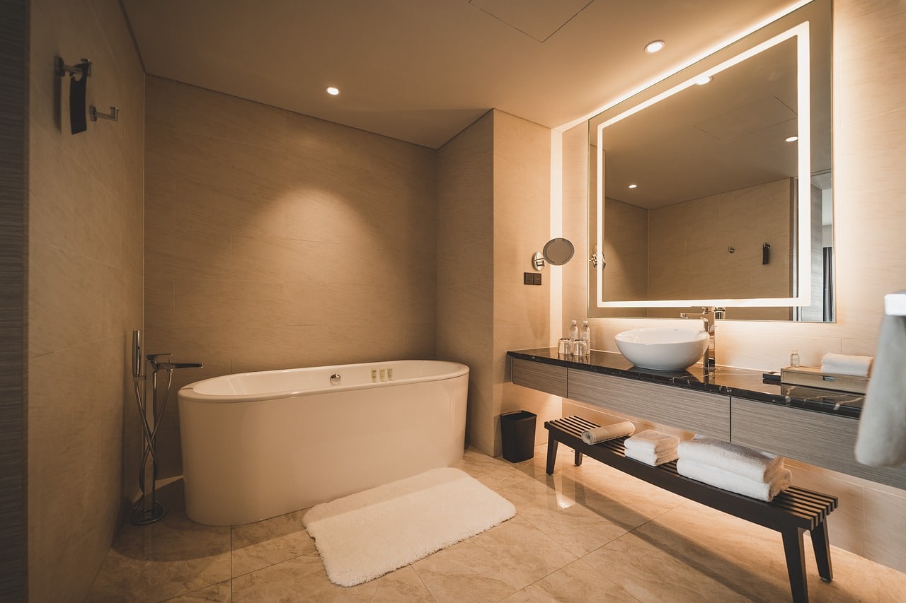 Comment installer une baignoire à moindre frais ?
